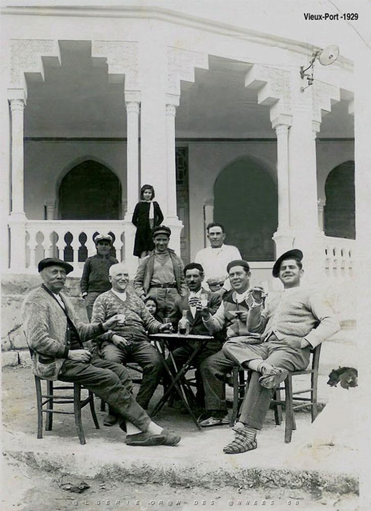 X ARCHIVE COUSINS MERS EL KEBIR APERO AUX VIEUX PORT 1929.jpg